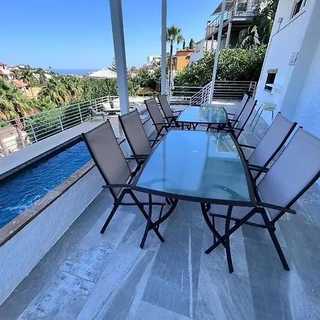 Appartement Magnifique A Avec Vue Sur Et Piscine, Jacuzzi, Chauffes, Chauffe Payant