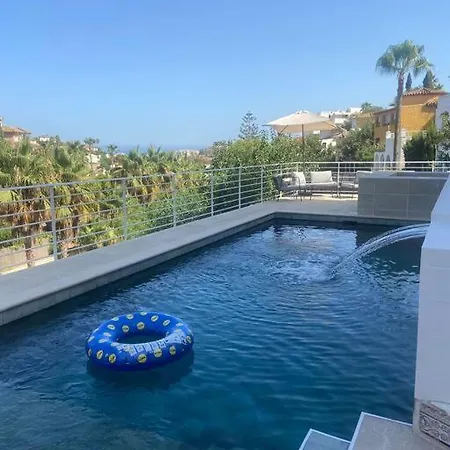 Appartement Magnifique A Avec Vue Sur Et Piscine, Jacuzzi, Chauffes, Chauffe Payant