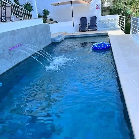 Appartement Magnifique A Avec Vue Sur Et Piscine, Jacuzzi, Chauffes, Chauffe Payant *