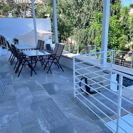 Appartement Magnifique A Avec Vue Sur Et Piscine, Jacuzzi, Chauffes, Chauffe Payant