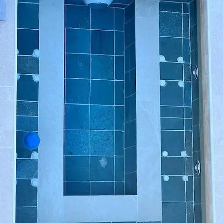 Magnifique A Avec Vue Sur Et Piscine, Jacuzzi, Chauffes, Chauffe Payant Appartement