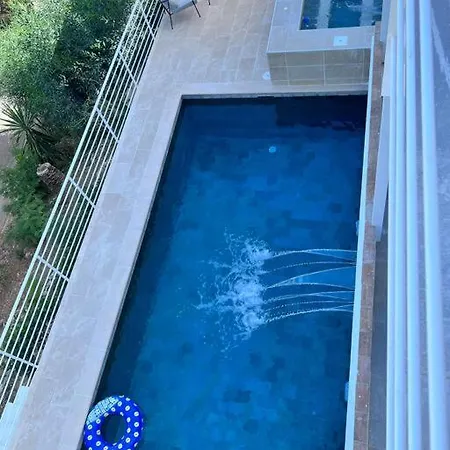 Appartement Magnifique A Avec Vue Sur Et Piscine, Jacuzzi, Chauffes, Chauffe Payant *