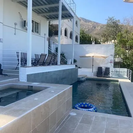 Magnifique A Avec Vue Sur Et Piscine, Jacuzzi, Chauffes, Chauffe Payant Appartement *