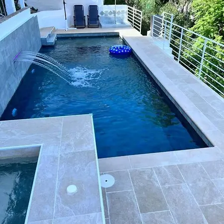 Appartement Magnifique A Avec Vue Sur Et Piscine, Jacuzzi, Chauffes, Chauffe Payant *